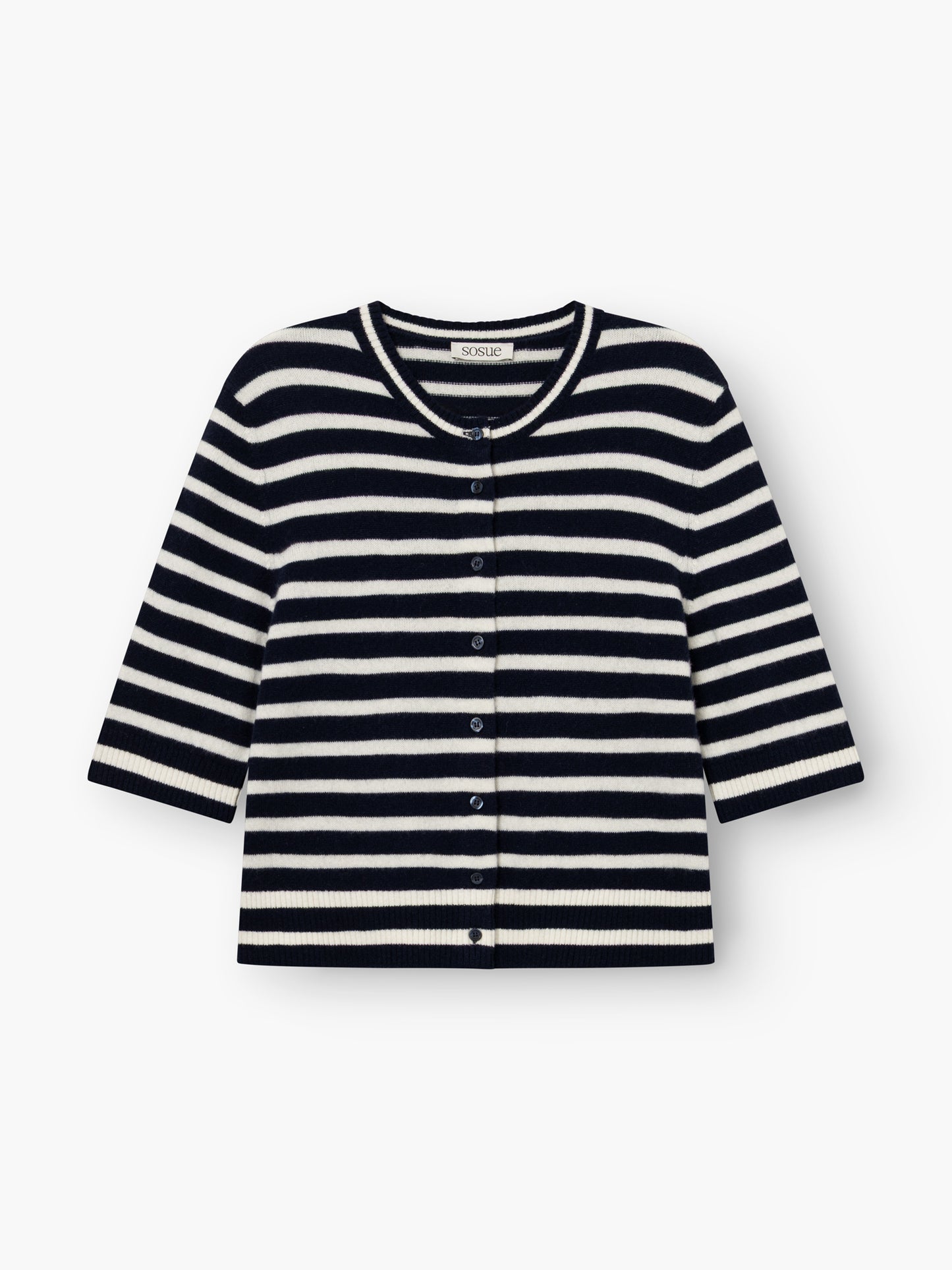 Die Matrosenjacke Short Blue White Stripes hat marineblaue und weiße Streifen, lange Ärmel und Knöpfe an der Vorderseite. Sie ist flach auf weißem Hintergrund abgebildet.