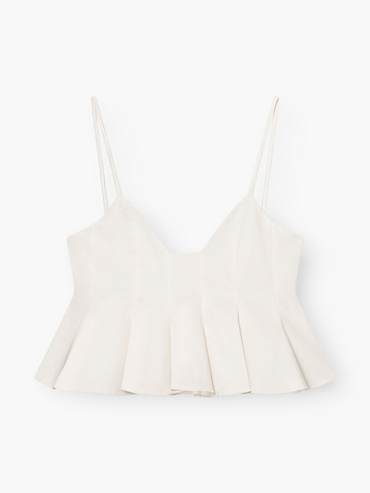 Das Top Audrey White ist ein sommerliches Essential für Damen mit schmalen Spaghettiträgern und einem ausgestellten, plissierten Schößchensaum auf weißem Grund.