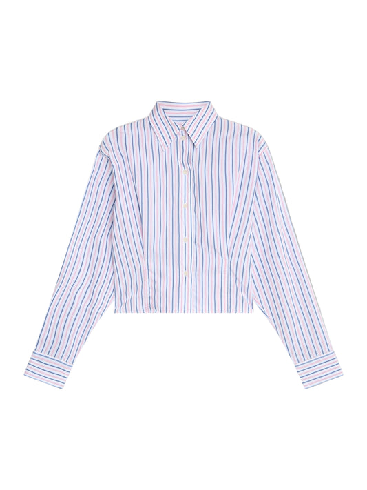 Die Bluse Melbourne Streifen Rose Blau ist eine langärmelige, taillierte Bluse mit blauen und rosafarbenen Streifen auf weißem Grund, geradem Saum und Bündchen an den Handgelenken, die in Portugal aus weicher Baumwolle hergestellt wird.