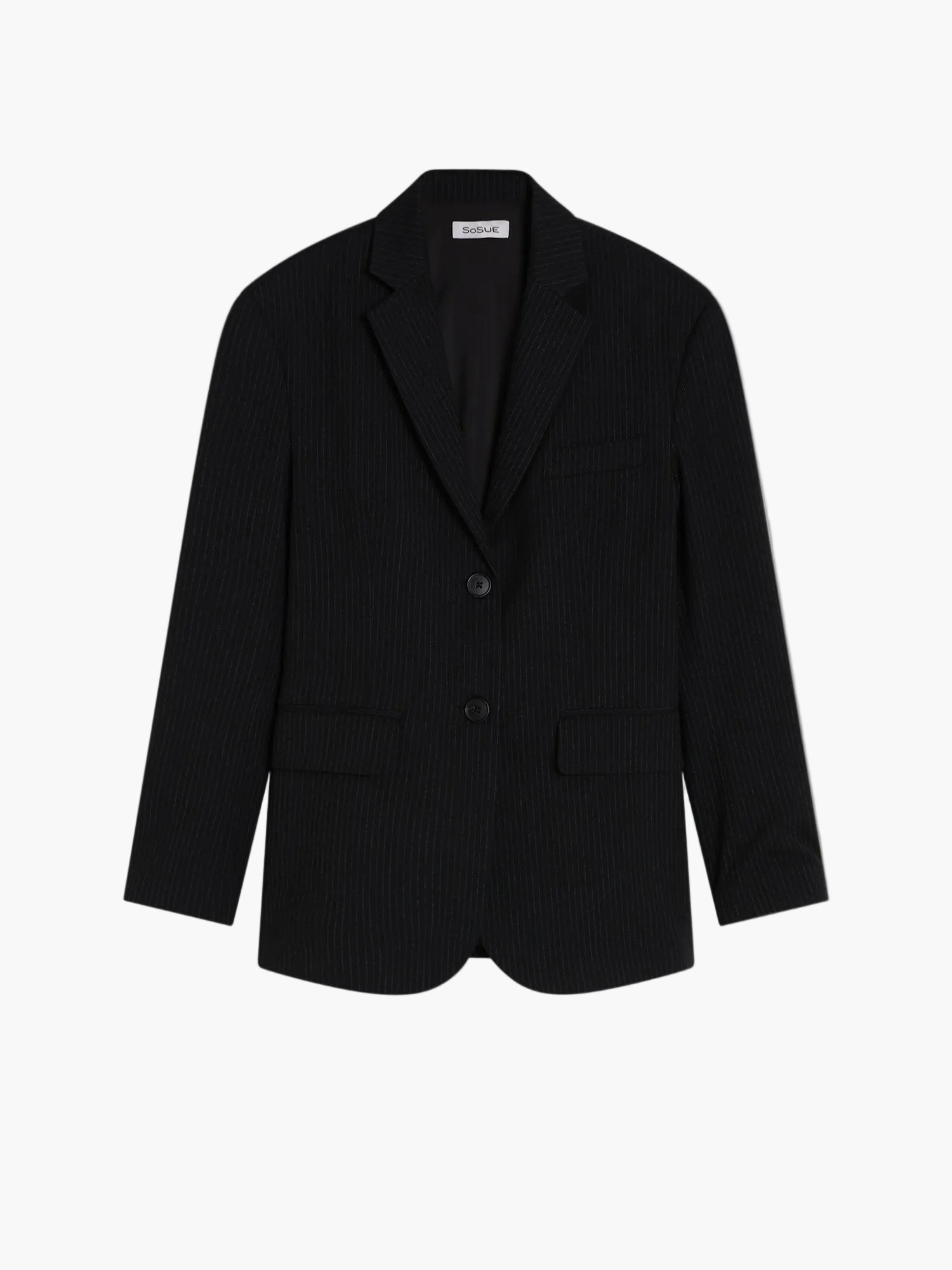 Der Blazer Pinstripe Black mit klassischem Revers, zwei Knöpfen und Fronttaschen präsentiert sich vor weißem Hintergrund - der ideale Damenblazer für stilvolle Business-Looks.
