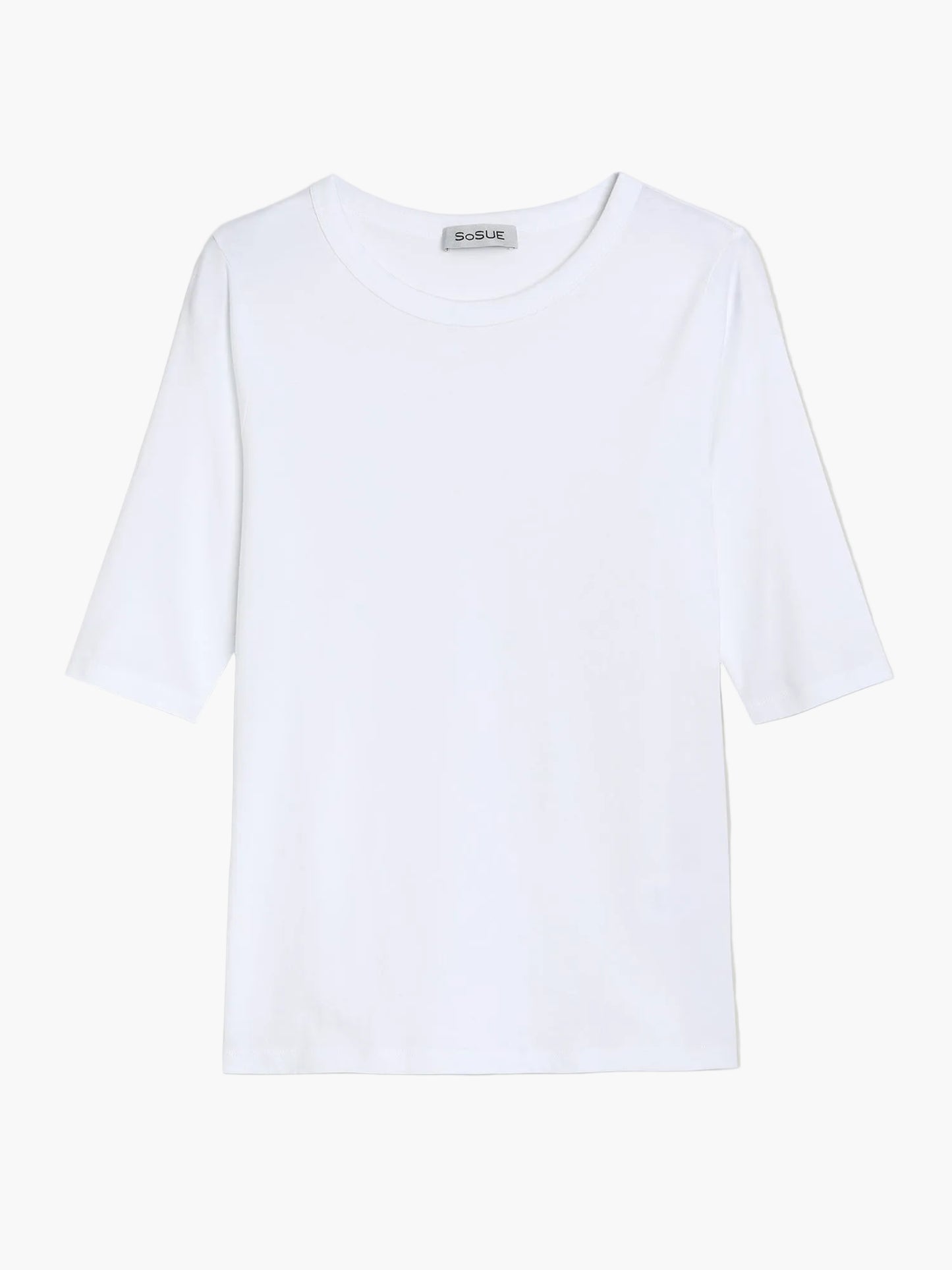 Das T-Shirt Half Sleeve White für Damen besteht aus 100% Baumwolle, hat kurze Ärmel, ein sichtbares Markenlabel am Kragen und ist flach auf einem hellgrauen Hintergrund abgebildet.