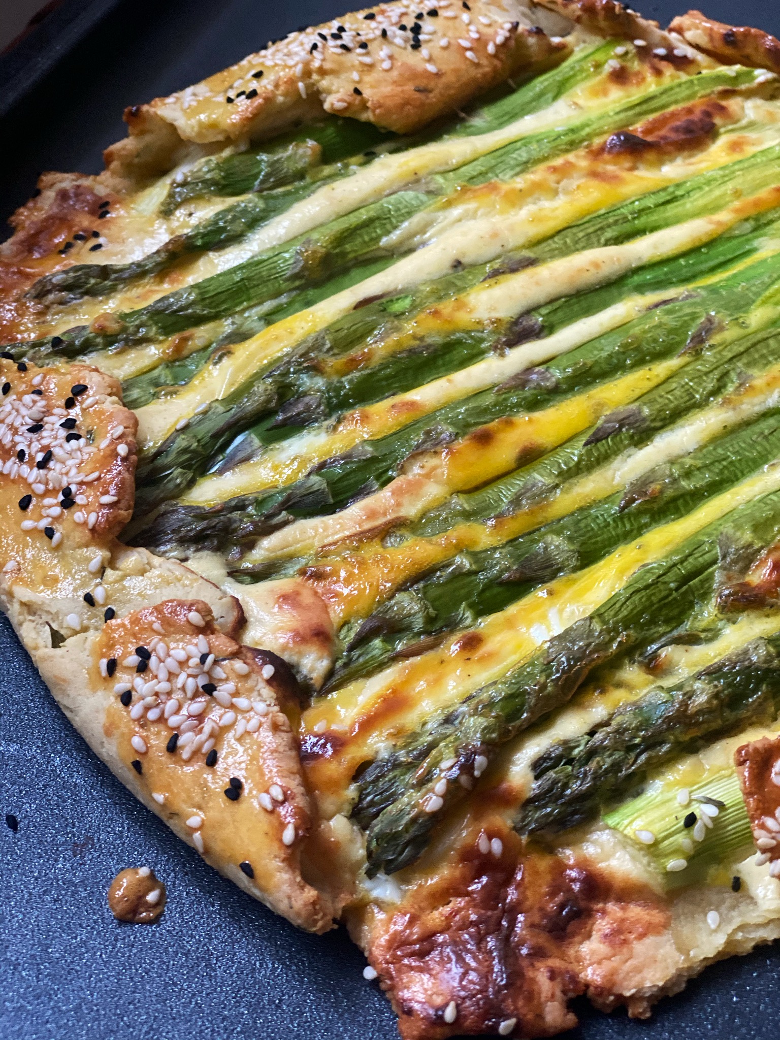 Galette with green asparagus